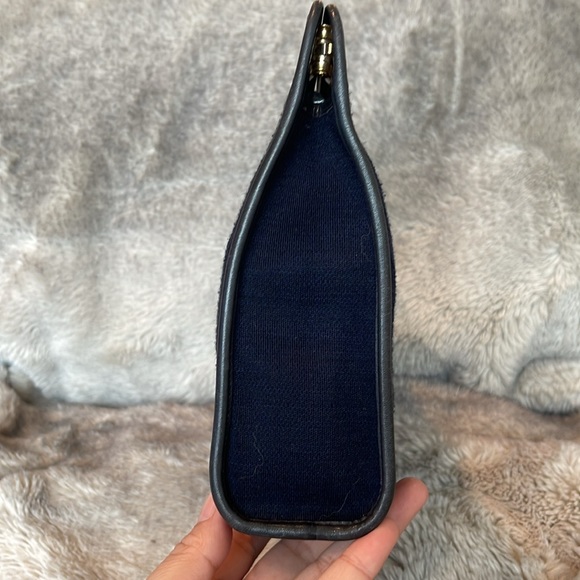 ❤️SOLD❤️ Authentic Vintage Chanel Clutch in black/navy Clutch - Picture 2 of 12
